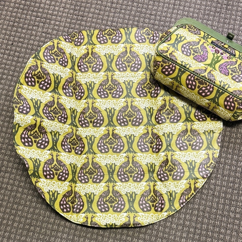 Petunia Pickle Bottom Peacock Print Travel Diaper Clutch w/Changing Pad - Picture 5 of 7